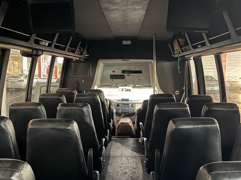 Used 2008 Ford F550 2WD Regular Cab Super Duty image 6