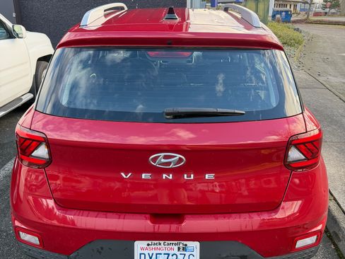 Used 2021 Hyundai Venue SEL image 2