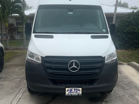 Used 2022 Mercedes-Benz Sprinter 2500 image 1