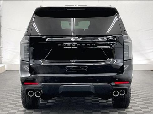 Used 2025 Chevrolet Suburban Z71 w/ Comfort Package image 13