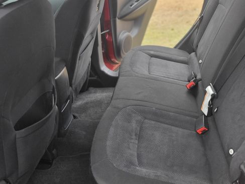 Used 2014 Nissan Rogue S image 9