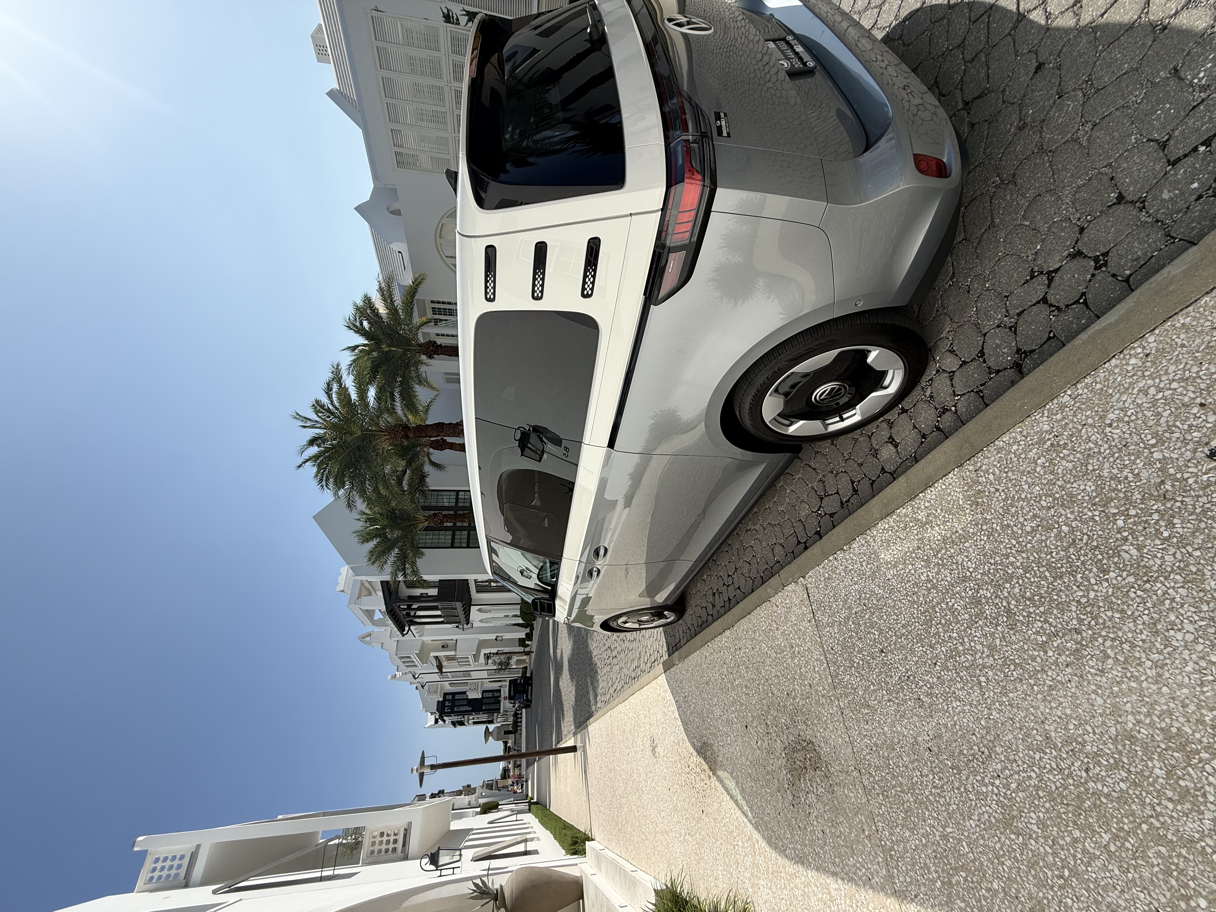 Used 2025 Volkswagen ID. Buzz Pro S Plus RWD image 6