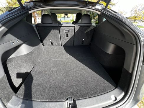 Used 2021 Tesla Model Y Long Range image 18