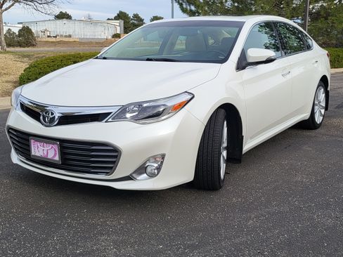 Used 2014 Toyota Avalon Limited image 1