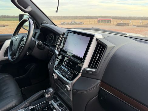 Used 2021 Toyota Land Cruiser Heritage Edition image 14