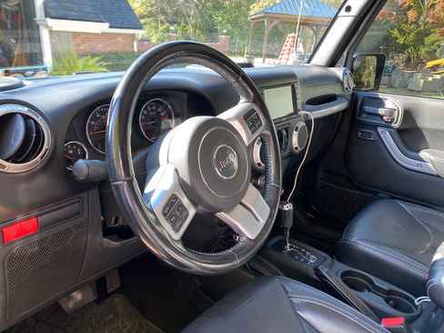 Used 2017 Jeep Wrangler Unlimited Rubicon image 6