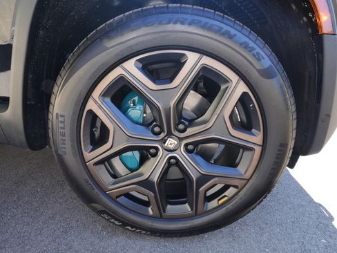 Used 2026 Rivian R1T Premium image 17