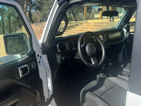 Used 2020 Jeep Wrangler Sport image 9