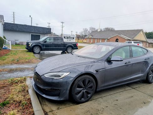 Used 2022 Tesla Model S Plaid image 9