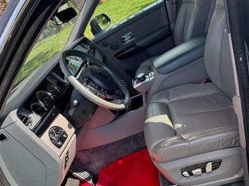 Used 2018 Rolls-Royce Phantom Sedan image 14