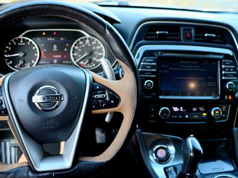 Used 2016 Nissan Maxima SR image 9