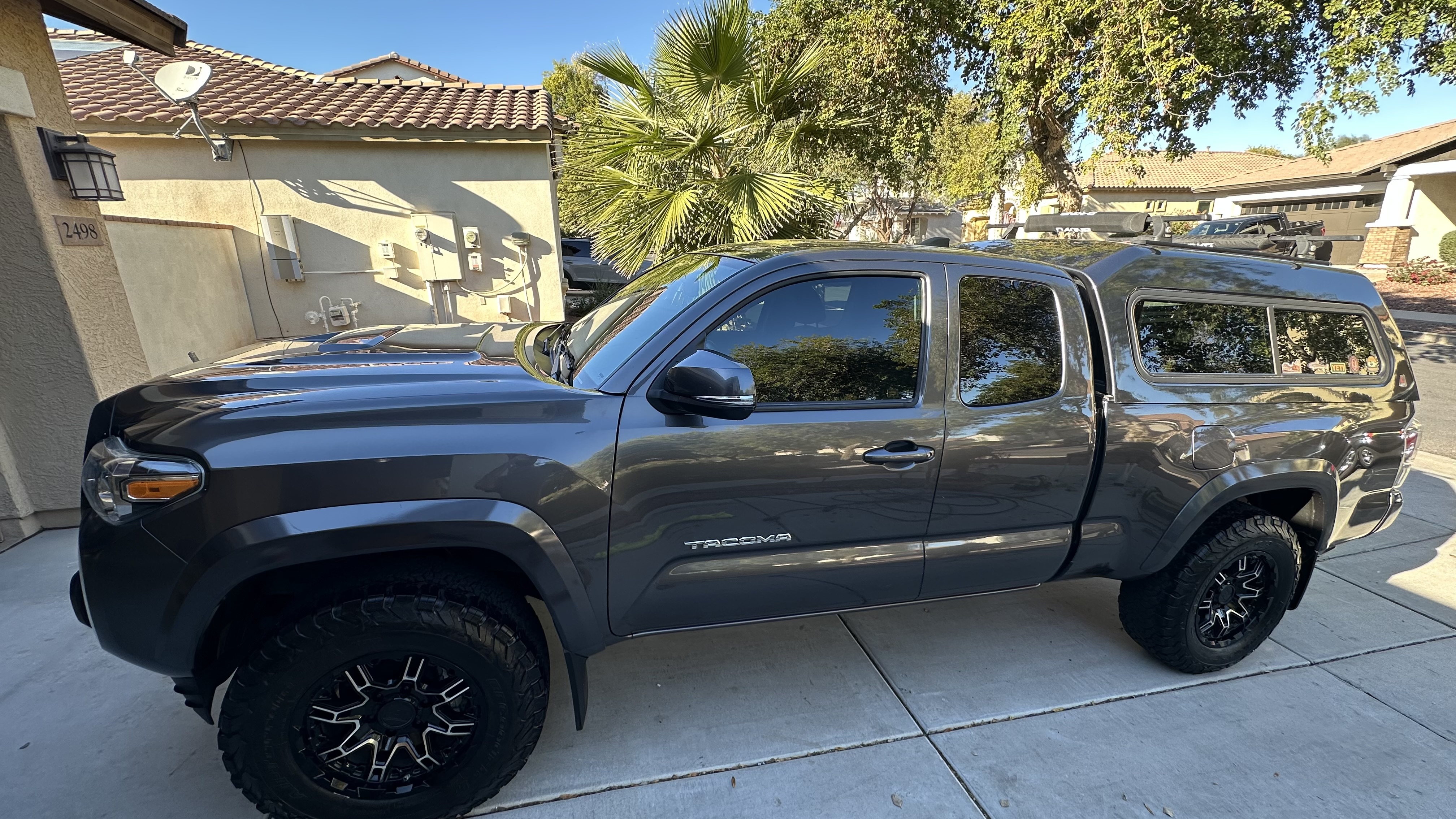 Used 2020 Toyota Tacoma TRD Sport AWD/4WD image 1