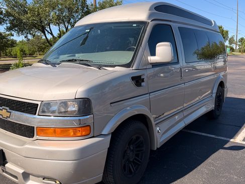 Used 2022 Chevrolet Express 2500 w/ Enhanced Convenience Package RWD image 1