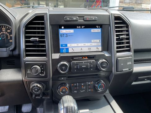 Used 2018 Ford F150 XLT w/ Equipment Group 302A Luxury AWD/4WD image 9