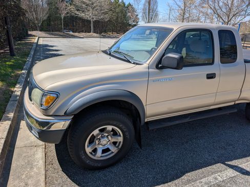 Used 2004 Toyota Tacoma PreRunner image 10