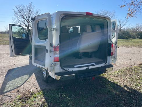 Used 2015 Nissan NV 3500 SL w/ Technology Package image 9