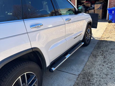 Used 2019 Jeep Grand Cherokee Limited image 17