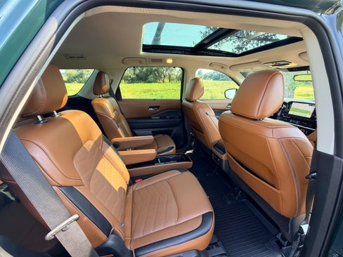Used 2023 Nissan Pathfinder Platinum AWD/4WD image 12