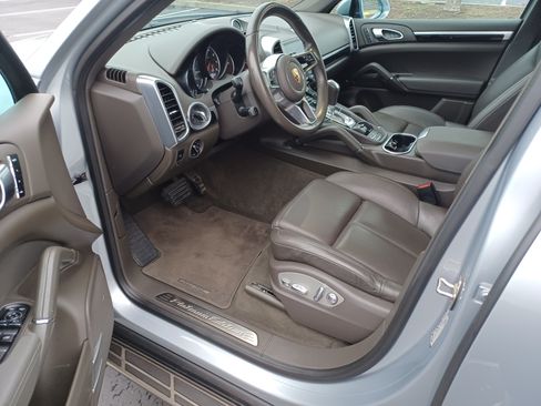 Used 2018 Porsche Cayenne Platinum Edition image 11