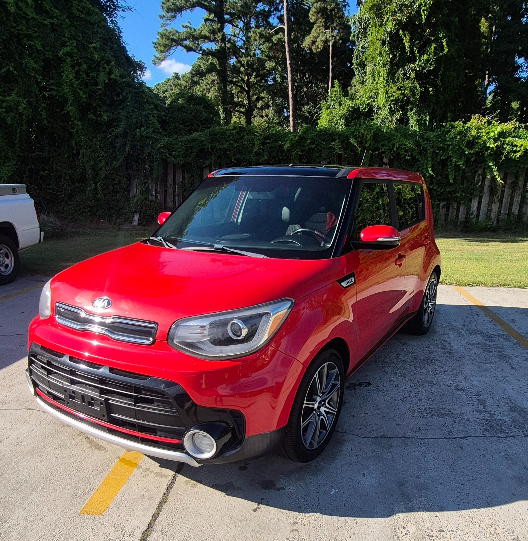 Used 2017 Kia Soul ! w/ Tech Package FWD image 1