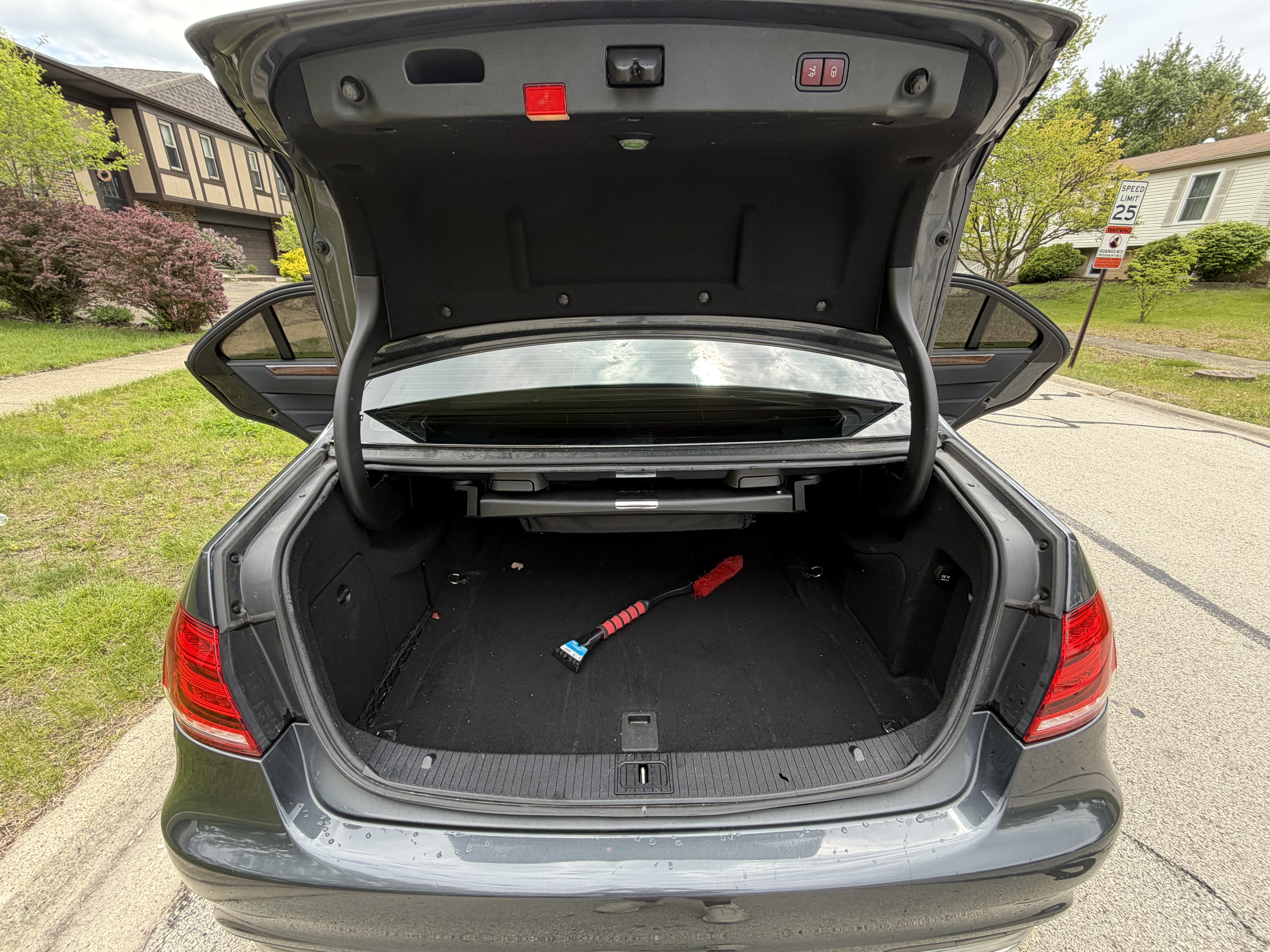 Used 2014 Mercedes-Benz E 350 4MATIC Sedan image 12