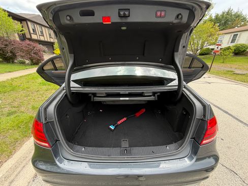 Used 2014 Mercedes-Benz E 350 4MATIC Sedan image 12