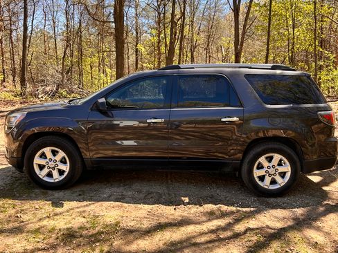Used 2016 GMC Acadia SLE FWD image 2
