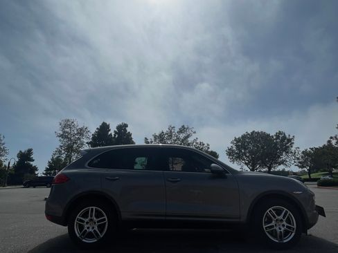 Used 2014 Porsche Cayenne Platinum Edition image 28