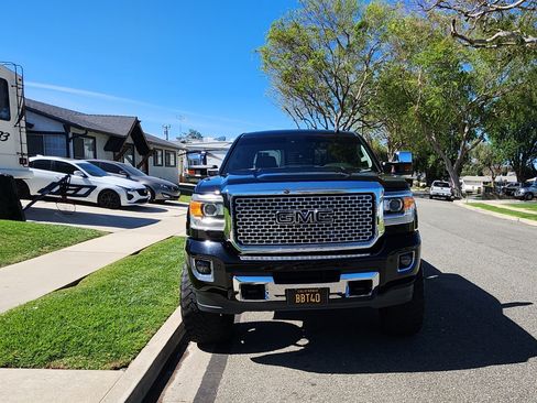 Used 2015 GMC Sierra 2500 Denali w/ Duramax Plus Package image 2