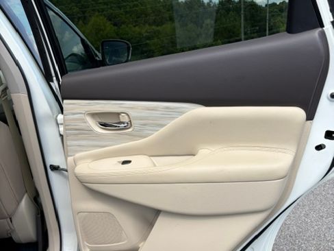 Used 2018 Nissan Murano SV FWD image 18