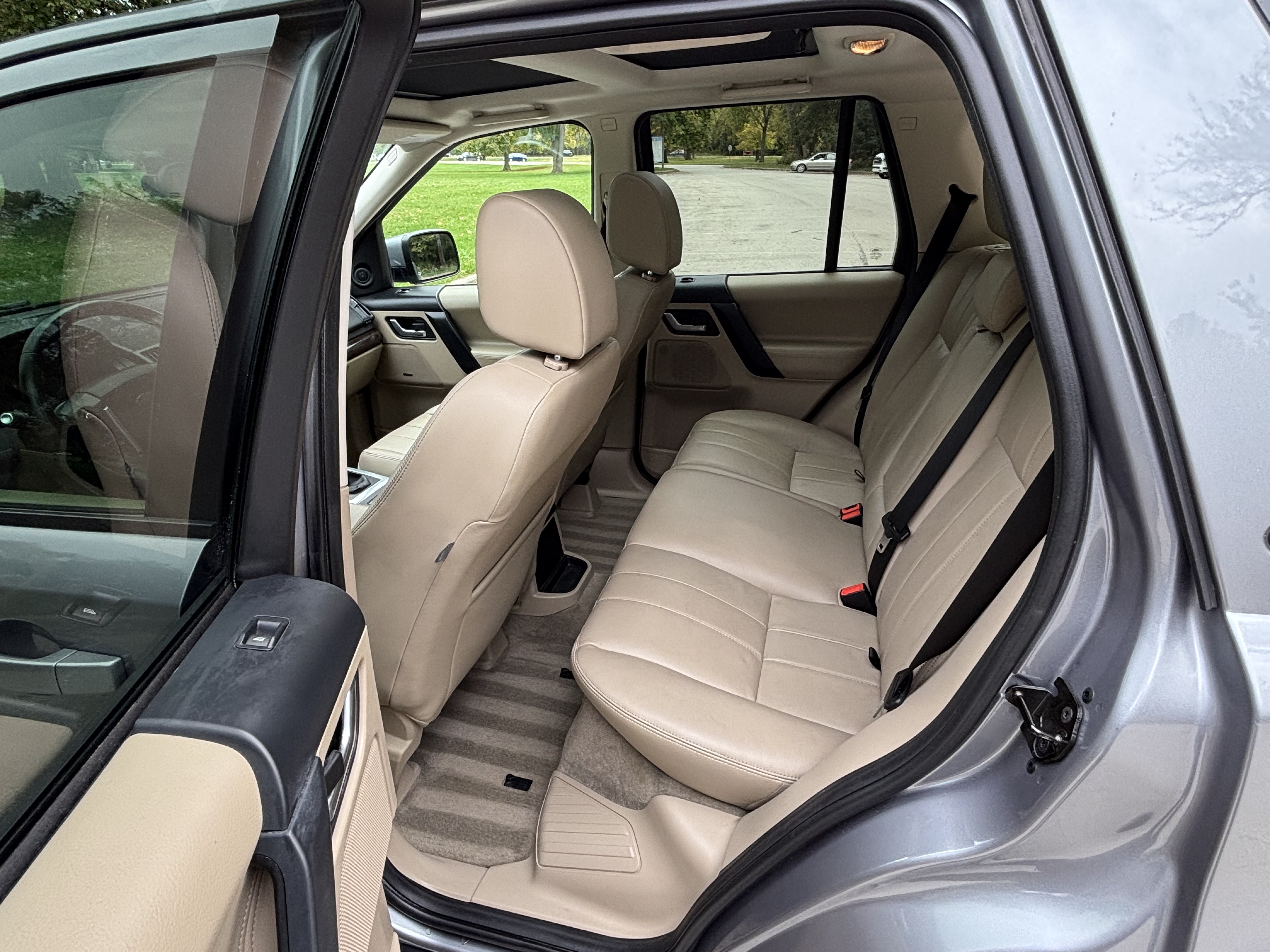 Used 2015 Land Rover LR2 HSE AWD/4WD image 14