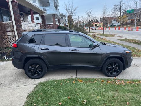 Used 2016 Jeep Cherokee High Altitude image 2