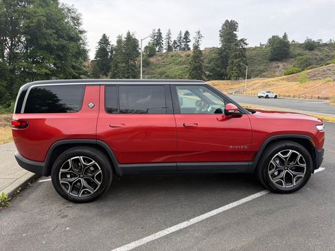 Used 2025 Rivian R1S Adventure AWD/4WD image 8