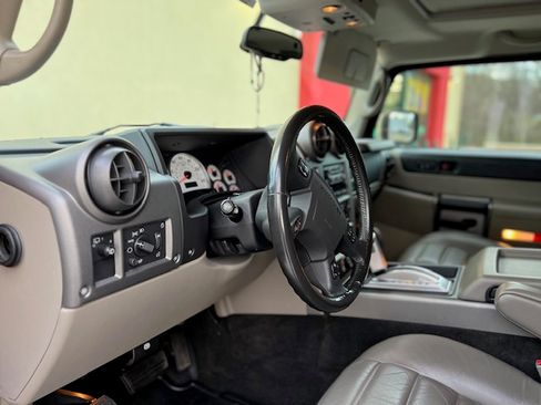 Used 2003 HUMMER H2 w/ Preferred Equipment Group image 9
