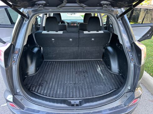 Used 2017 Toyota RAV4 XLE FWD image 9