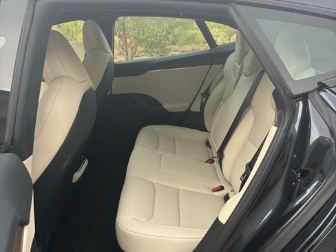 Used 2023 Tesla Model S Standard Range image 10