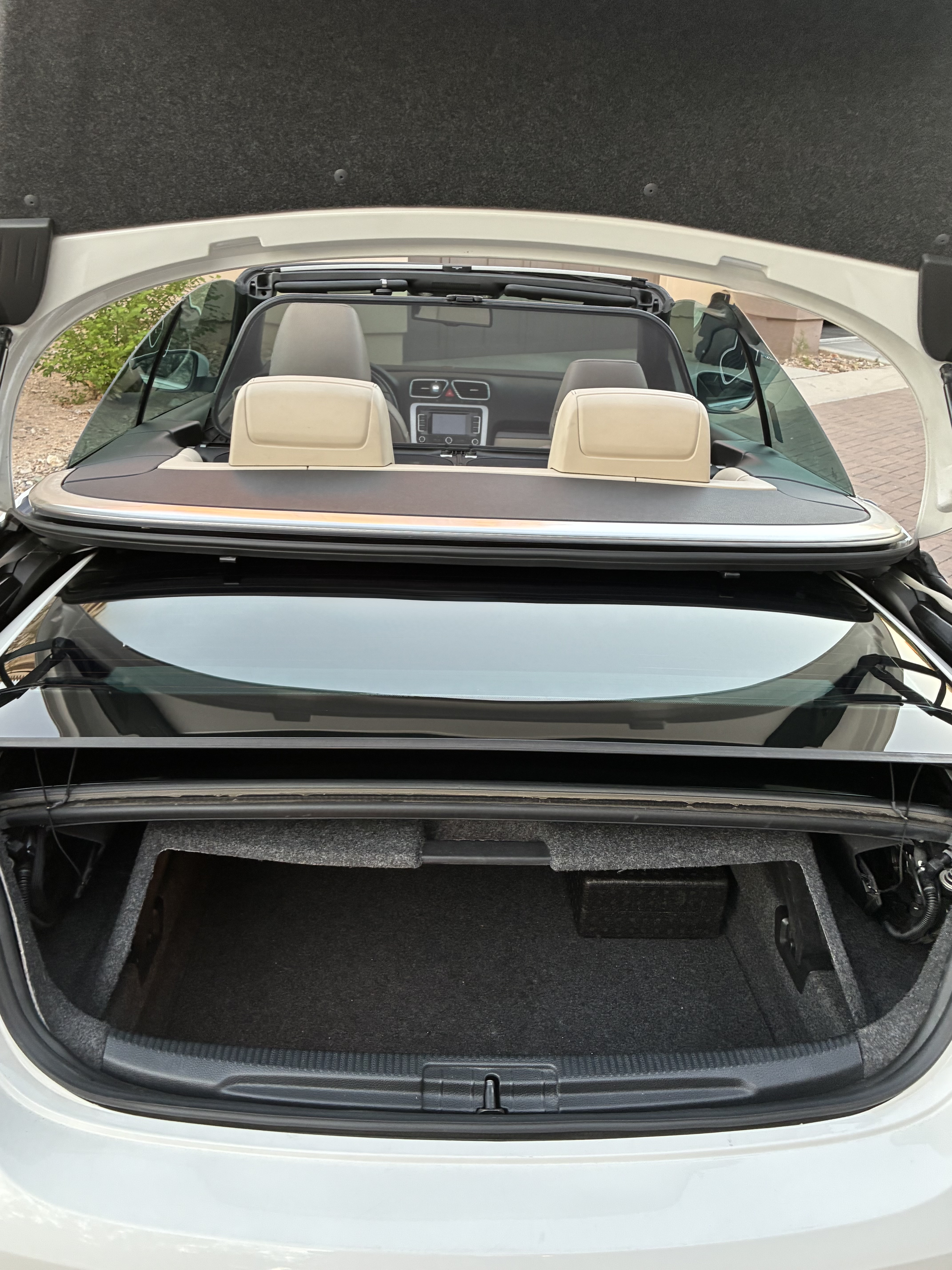 Used 2013 Volkswagen Eos Lux FWD image 9