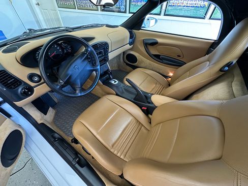 Used 1999 Porsche Boxster RWD image 13