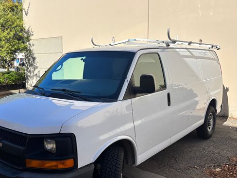 Used 2012 Chevrolet Express 2500 image 15