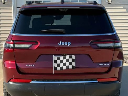 Used 2023 Jeep Grand Cherokee L Limited w/ Luxury Tech Group II image 4