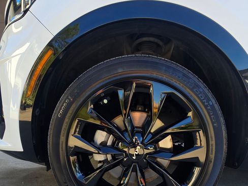 Used 2023 Kia Sorento SX image 18