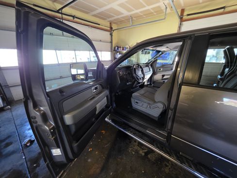 Used 2011 Ford F150 XLT w/ XLT Convenience Pkg image 12