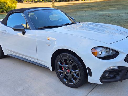 Used 2020 FIAT 124 Spider Abarth image 18