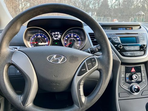 Used 2016 Hyundai Elantra SE image 9