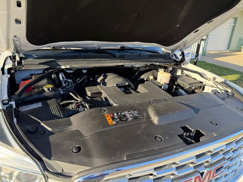 Used 2019 GMC Yukon XL Denali w/ Denali Ultimate Package image 10