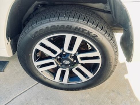 Used 2017 Toyota 4Runner Limited image 13