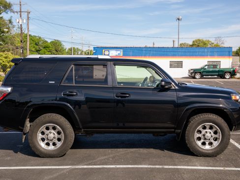 Used 2017 Toyota 4Runner SR5 image 4
