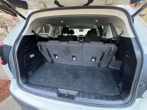 Used 2019 Subaru Ascent Premium image 9