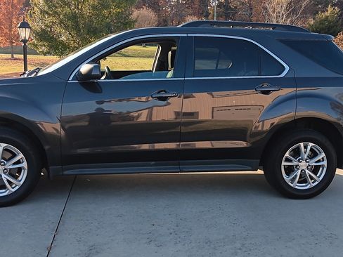Used 2016 Chevrolet Equinox LT w/ Convenience Package image 2