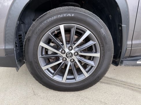 Used 2018 Toyota Highlander XLE image 12